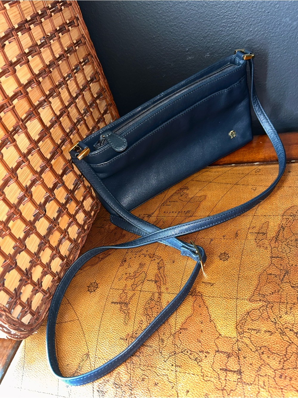 Navy Vintage Etienne Aigner Leather Shoulder Bag Classic Elegance -EUC- - Picture 3 of 13